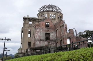 　国の特別史跡に指定された広島市の原爆ドーム