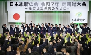 　東京都内のホテルで開かれた日本維新の会の党大会＝３月