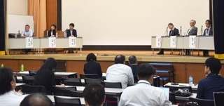 　連合の春闘を評価する有識者委員会の報告書公表に伴い、東京都内で開かれたシンポジウム＝１９日午後