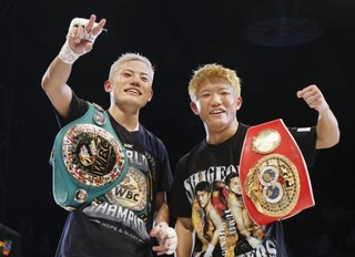 　重岡優大さん（左）と弟の銀次朗＝２０２３年４月、代々木第二体育館