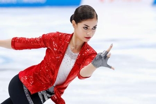 　女子ＳＰ　演技するアデリア・ペトロシャン＝北京（共同）