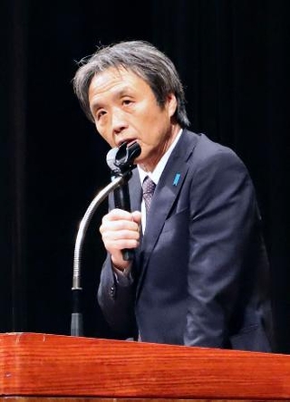 　拉致問題を考える集会で講演する蓮池薫さん＝２０日午後、さいたま市