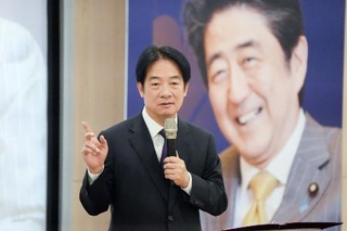 　国立政治大の安倍晋三研究センター設立大会であいさつする台湾の頼清徳総統＝２１日、台北（共同）