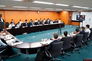 　除染土の最終処分に向け、技術的課題を議論する有識者会議の初会合＝２２日午後、東京都千代田区