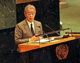 　パレスチナ問題の解決に向けた国際会議で演説する岩屋外相＝２２日、米ニューヨークの国連本部（共同）