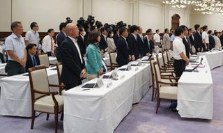 　松井重樹県議の辞職願を賛成多数で許可した兵庫県議会＝２４日午前
