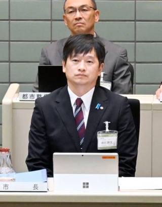 　市議会の本会議に出席した新潟県上越市の中川幹太市長＝２６日午前