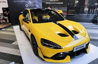 　シャオミのＥＶ「ＳＵ７　ウルトラ」＝２６日午前、東京都千代田区