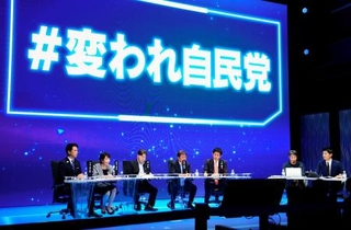 　自民党総裁選の討論イベントに出演した（左から）小泉農相、高市前経済安保相、林官房長官、茂木前幹事長、小林元経済安保相＝２７日夜、東京都世田谷区