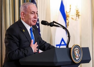 　トランプ米大統領との会談後、共同記者会見するイスラエルのネタニヤフ首相＝２９日、ワシントン（ロイター＝共同）