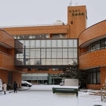 　青森県八戸市の「みちのく記念病院」＝２月