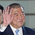 　首相官邸に入る石破首相＝３日午前