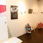 　北三郎さん（仮名）の作品が並ぶ展覧会の会場＝３日午後、東京都北区