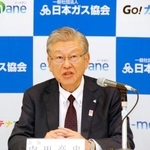 　記者会見する日本ガス協会の内田高史会長＝４日午前、東京都千代田区