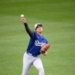 　キャッチボールするドジャース・大谷＝ピッツバーグ（共同）