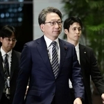 　首相官邸に入る平将明氏＝昨年１１月