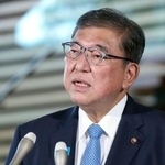 　日米関税合意に関して、記者団の取材に応じる石破首相＝５日午前、首相官邸