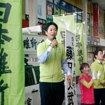 　熊本市で街頭演説する日本維新の会の藤田共同代表＝５日午後