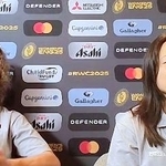 　オンラインで記者会見するラグビー女子日本代表の長田主将（右）とマッケンジー・ヘッドコーチ＝５日