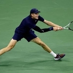 　男子シングルス準決勝でプレーするヤニク・シナー＝ニューヨーク（共同）