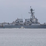 　中米パナマの国際埠頭に停泊する米海軍のミサイル駆逐艦サンプソン＝２日（ゲッティ＝共同）