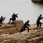 　訓練する米海軍特殊部隊ＳＥＡＬＳ＝２００４年５月（ゲッティ＝共同）