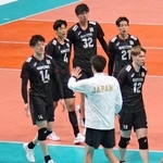 　バレーボール男子の世界選手権に向けた壮行試合を行った石川（左端）ら＝ららアリーナ東京ベイ