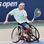 　車いすの部男子シングルス決勝でプレーする小田凱人＝ニューヨーク（共同）