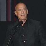 　２０２１年、アカデミー映画博物館の公開イベントであいさつする俳優のトム・ハンクスさん＝米ロサンゼルス