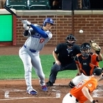 　オリオールズ戦の３回、打点を挙げる遊ゴロを放つドジャース・大谷＝ボルティモア（共同）