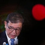　５日、首相官邸で取材に応じる石破首相