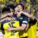 　柏-横浜Ｍ　試合終了間際、決勝ゴールを決め、大喜びの柏・戸嶋（右）＝三協Ｆ柏