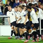 　Ｗ杯欧州予選、北アイルランド戦で３点目のゴールを喜ぶドイツの選手たち＝７日、ケルン（ロイター＝共同）