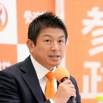 　記者会見する参政党の神谷代表＝８日午後、国会