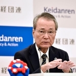 　記者会見する経団連の筒井義信会長＝８日午後、東京都千代田区