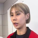 　羽田空港で取材に応じる和田＝８日