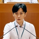 　宮崎市議会本会議で、市長選への立候補を表明する清山知憲市長＝９日午前
