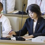 　静岡県伊東市議会に出席した田久保真紀市長。本会議の間、下を向く時間が長かった＝１日
