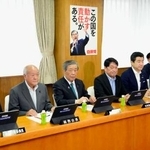 　自民党の総務会に臨む（左から）木原選対委員長、鈴木総務会長、森山幹事長、小野寺政調会長ら＝９日午前、東京・永田町の党本部