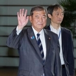 　首相官邸に入る石破首相＝９日午前