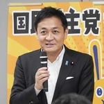 　党の会合であいさつする国民民主党の玉木代表＝６日、福岡市