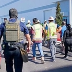 　４日、米ジョージア州の工場で行われた、移民・税関捜査局（ＩＣＥ）による捜査（ＩＣＥのホームページから・聯合＝共同）