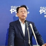　記者会見する公明党の西田幹事長＝９日午前、国会