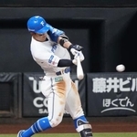 　６回日本ハム２死二塁、今川が中前に適時打を放つ＝エスコンフィールド