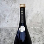 　ＩＷＣの日本酒部門の最優秀賞「チャンピオン・サケ」に選ばれた山梨銘醸の純米大吟醸「七賢　白心」＝９日、ロンドン（共同）