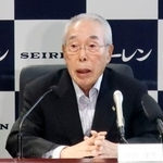 　記者会見するセーレンの川田達男会長＝１０日午後、東京都内
