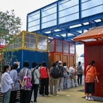 　「大阪府立花の文化園」に一部を移設する方針が発表された万博会場のトイレ＝１０日午後、大阪市此花区の夢洲
