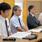 　記者会見に臨む聖霊高の池田真一副校長（左から２人目）ら＝１１日午前、愛知県瀬戸市
