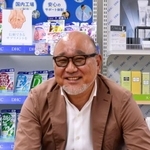 　取材に応じるＤＨＣの高谷成夫会長＝８月、東京都港区
