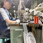 　電気シェーバーを製造するパナソニック彦根工場＝１１日午後、滋賀県彦根市